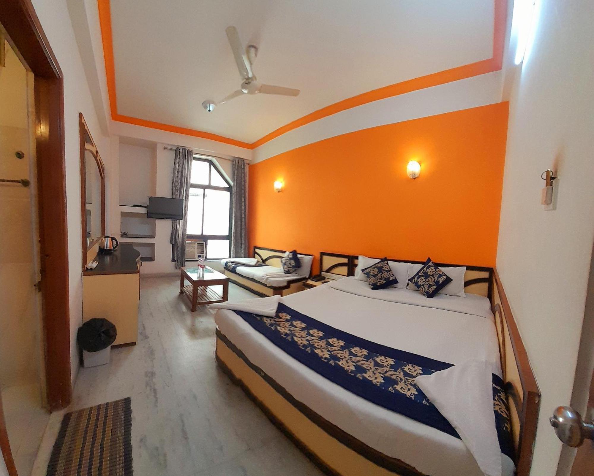Hotel Indore Palace - Feel At Home Ширди Екстериор снимка