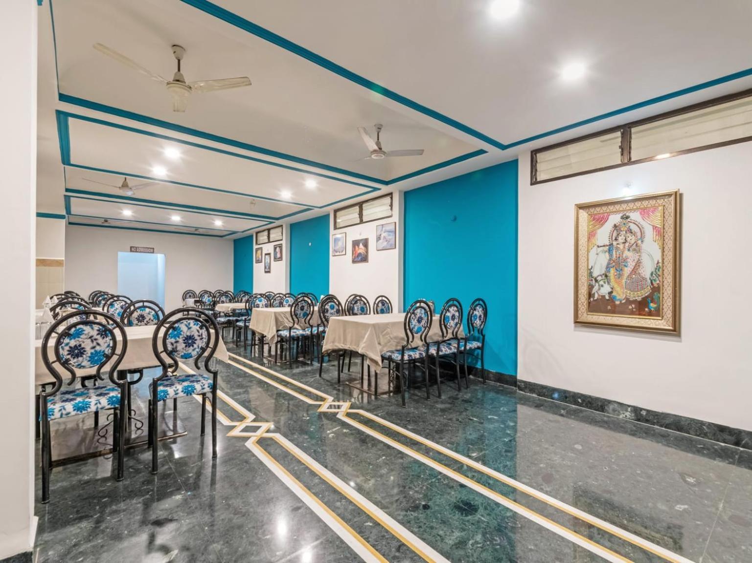 Hotel Indore Palace - Feel At Home Ширди Екстериор снимка