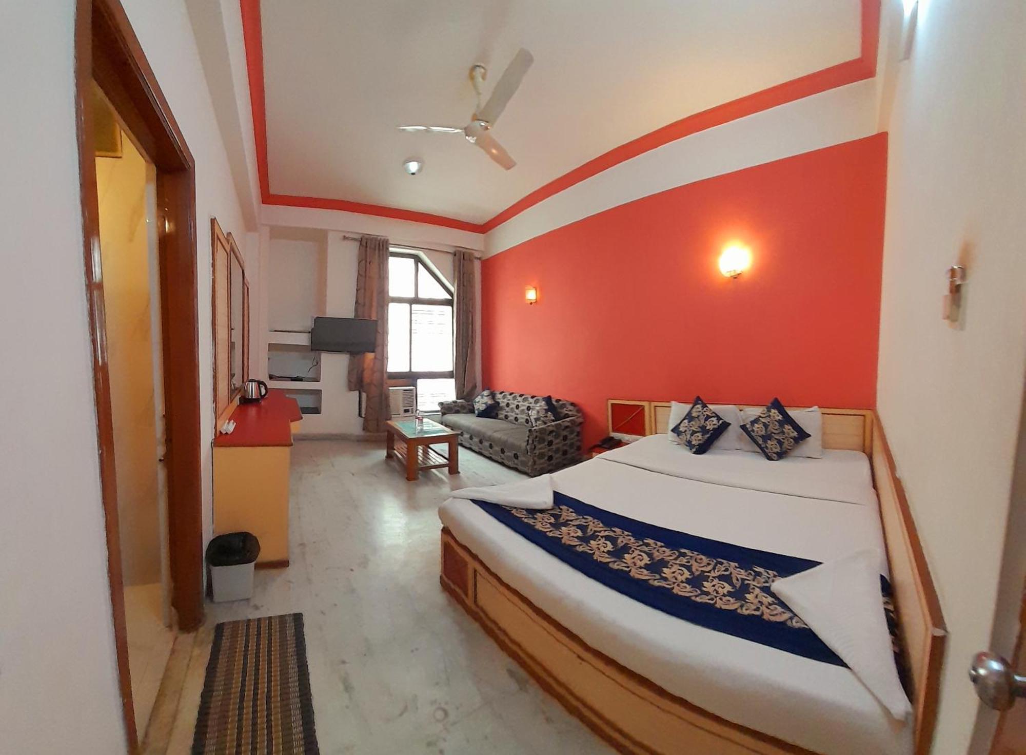 Hotel Indore Palace - Feel At Home Ширди Екстериор снимка