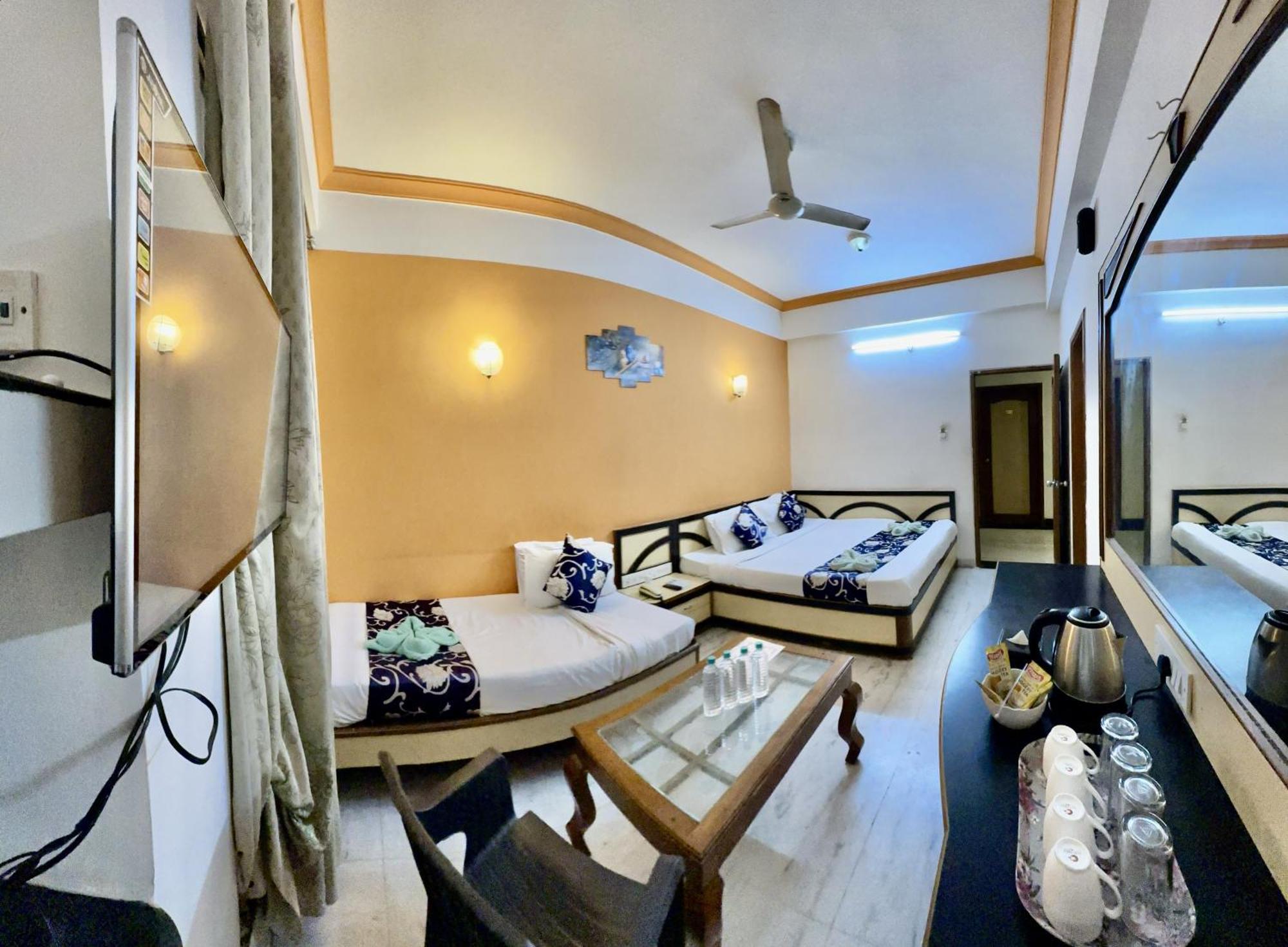 Hotel Indore Palace - Feel At Home Ширди Екстериор снимка