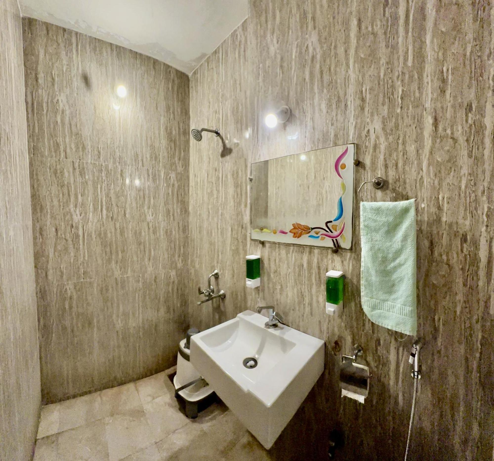 Hotel Indore Palace - Feel At Home Ширди Екстериор снимка