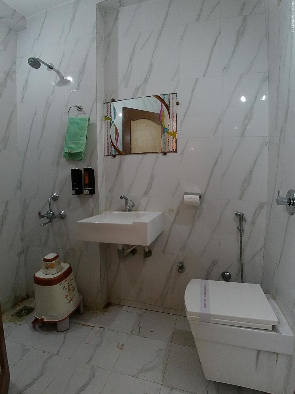 Hotel Indore Palace - Feel At Home Ширди Екстериор снимка