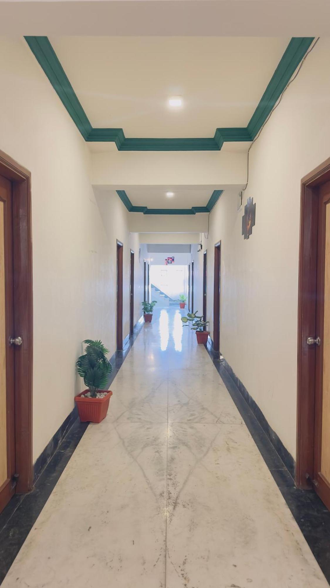 Hotel Indore Palace - Feel At Home Ширди Екстериор снимка