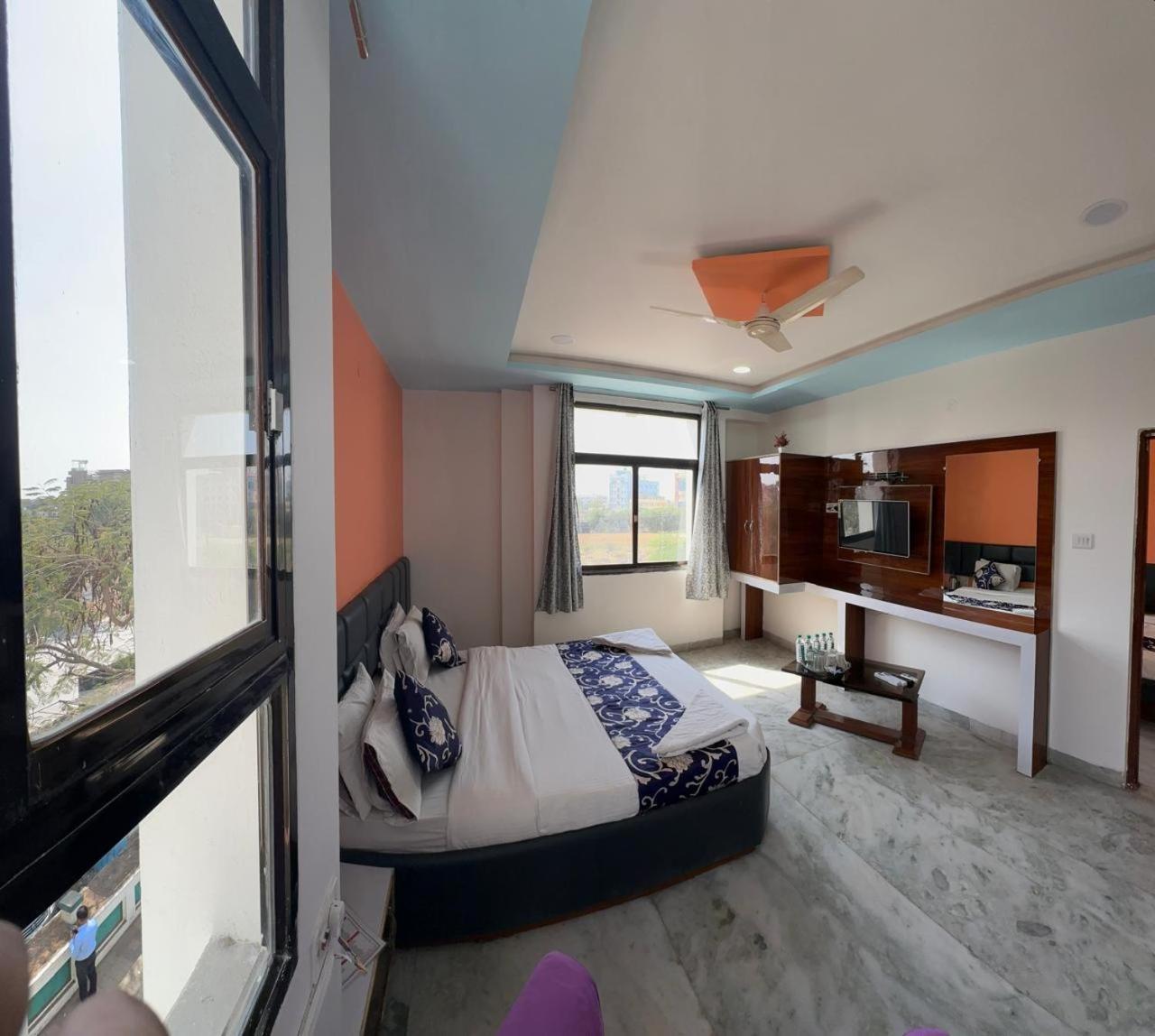 Hotel Indore Palace - Feel At Home Ширди Екстериор снимка