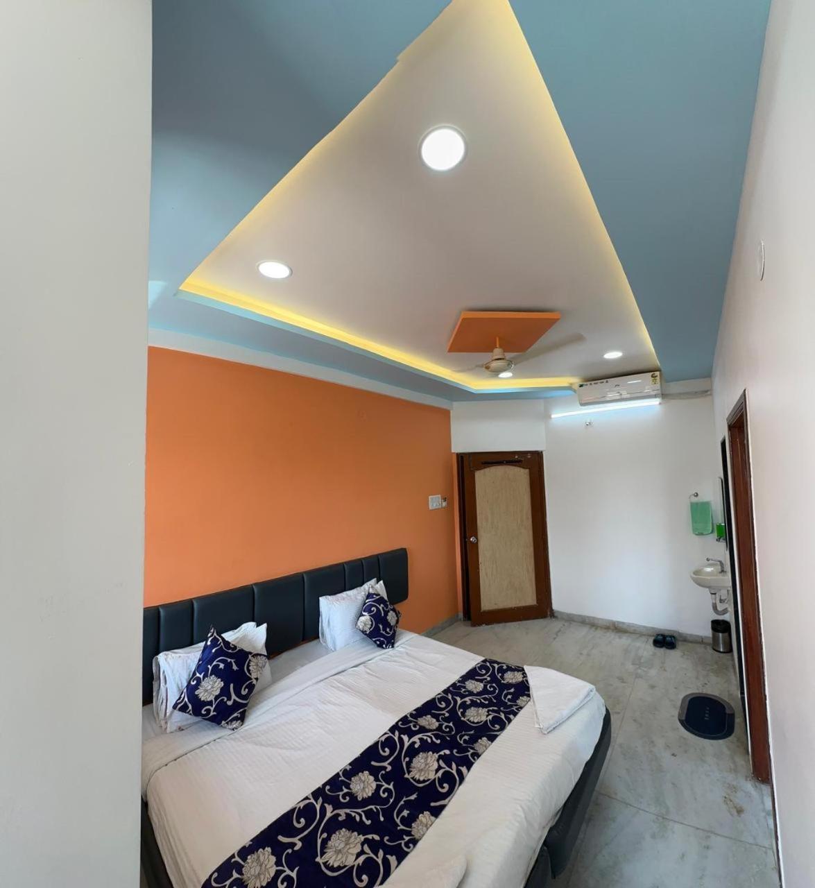 Hotel Indore Palace - Feel At Home Ширди Екстериор снимка