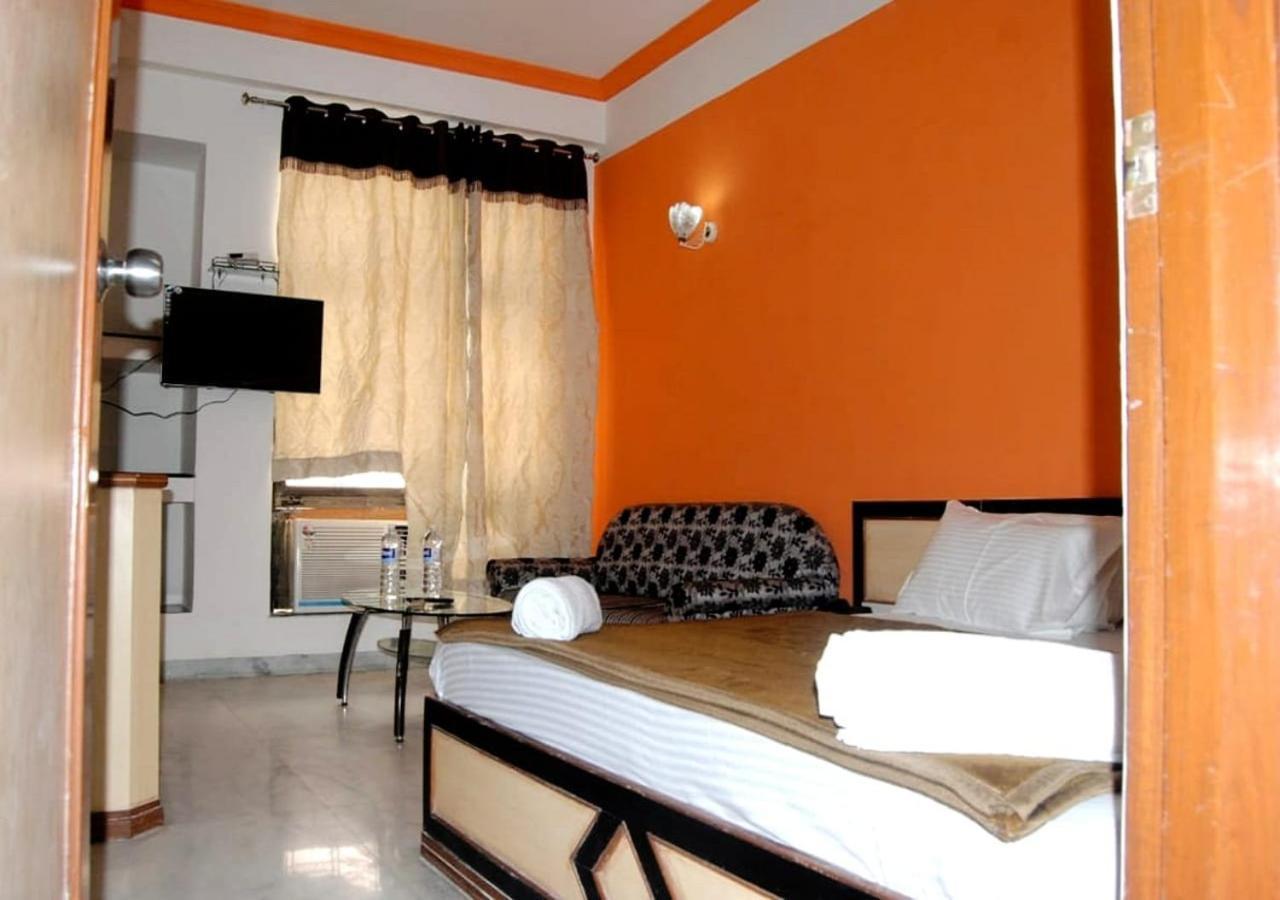 Hotel Indore Palace Ширди Екстериор снимка